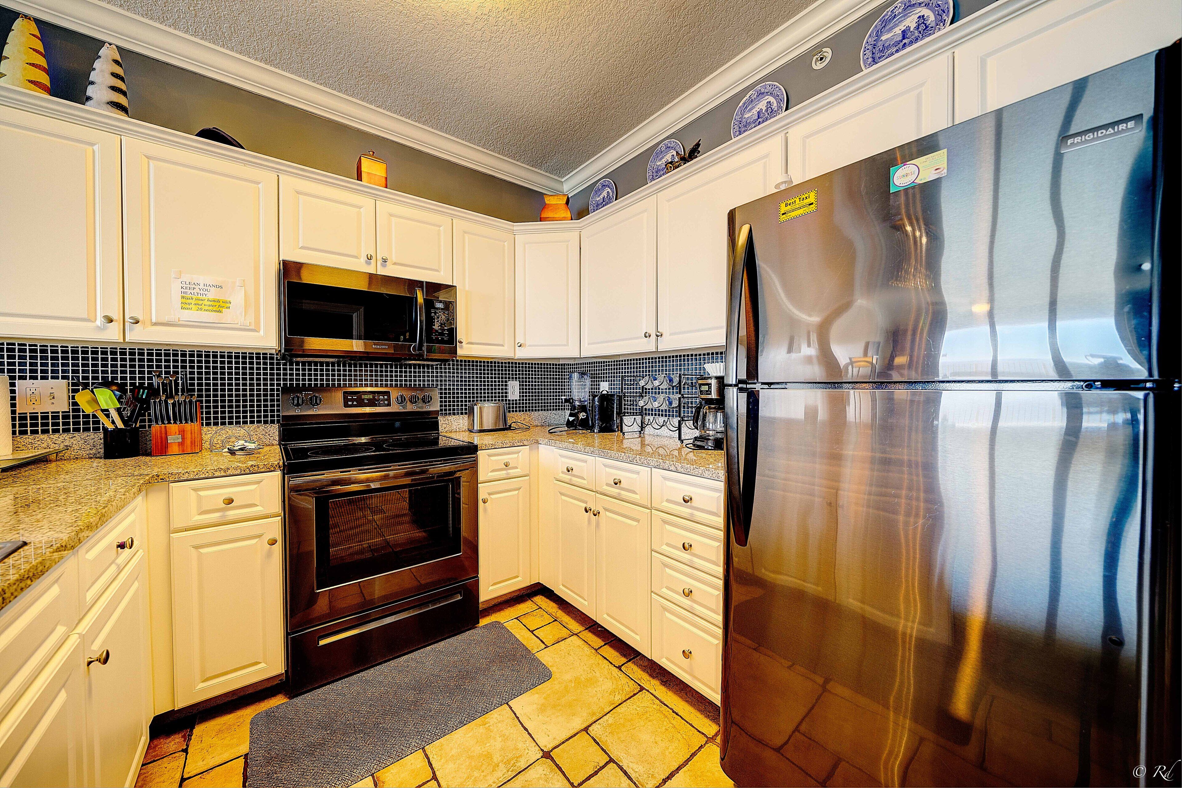 WE ARE LUXURY OCEAN FRONT  2 BEDROOM 2 BATHS UNIT READY TO ACCOMMODATE 8 PEOPLE