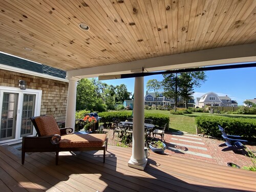Fabulous Family Home steps to ocean