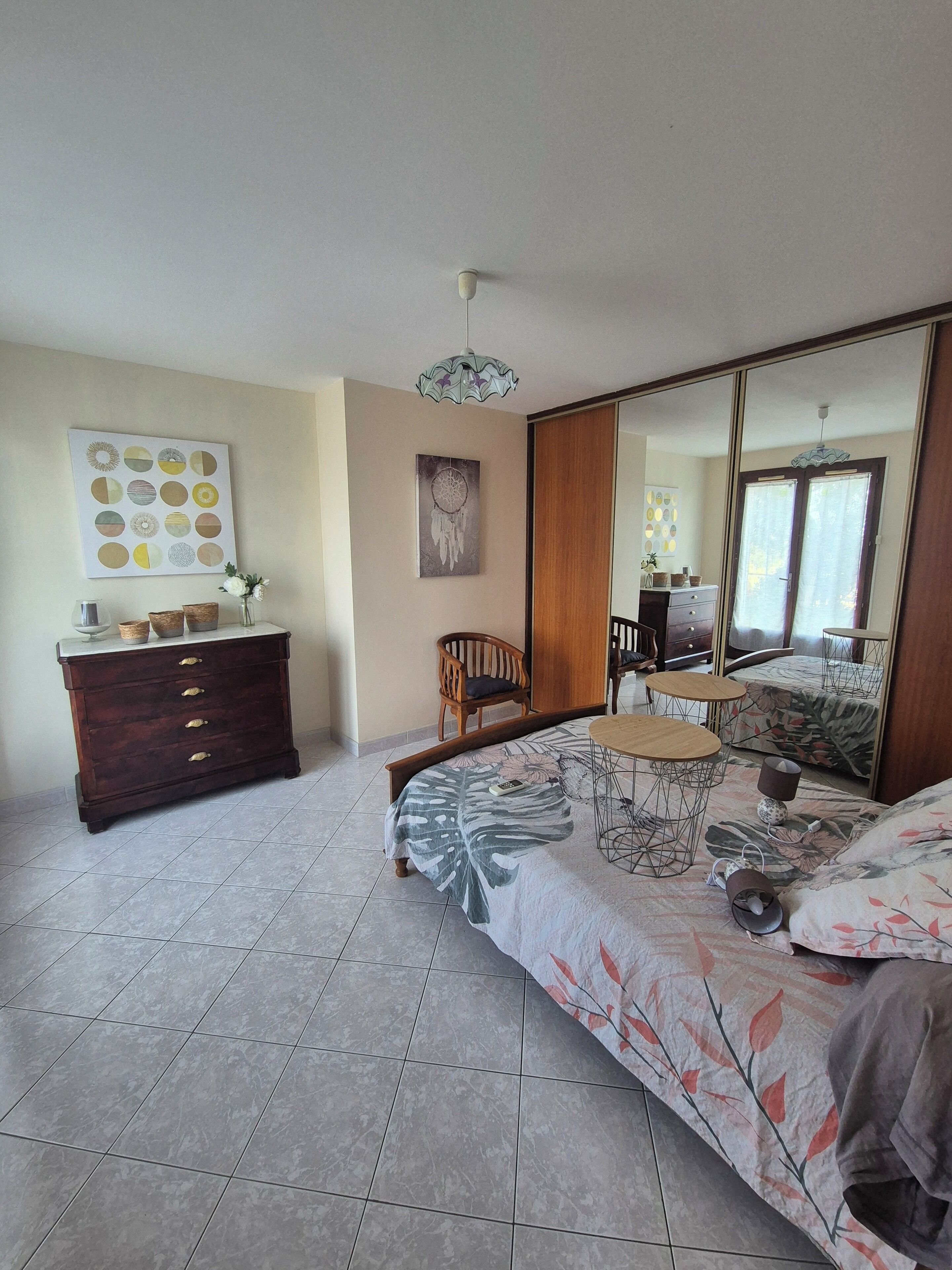 2 chambres, fer et planche à repasser, lit parapluie, Wi-Fi gratuit