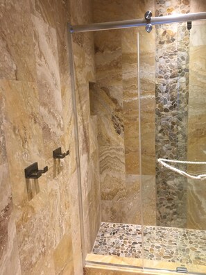 Shower, hair dryer, towels, soap - Amazing property. Monthly rates available.
Key Largo/Tavernier Home (Key Largo)