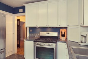 Fridge, microwave, oven, stovetop - Perfect house for your Notre Dame Game Weekend! (South Bend)