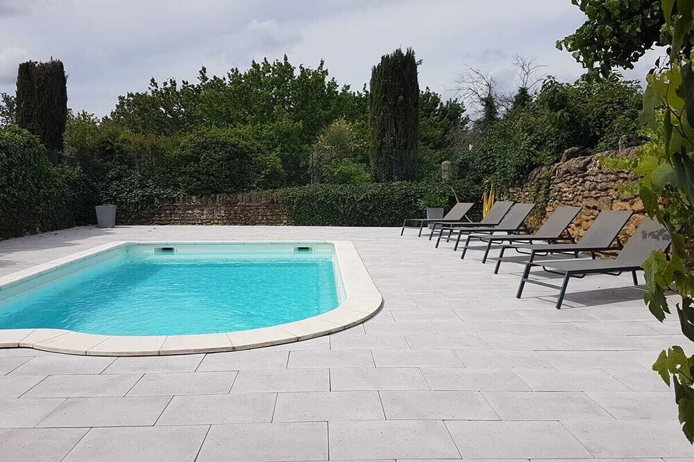 Cottage 8 people with heated pool