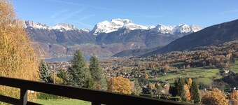 90m² chalet overlooking Lake Annecy