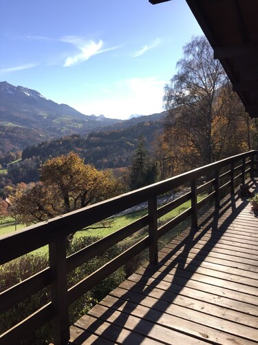 90m² chalet overlooking Lake Annecy