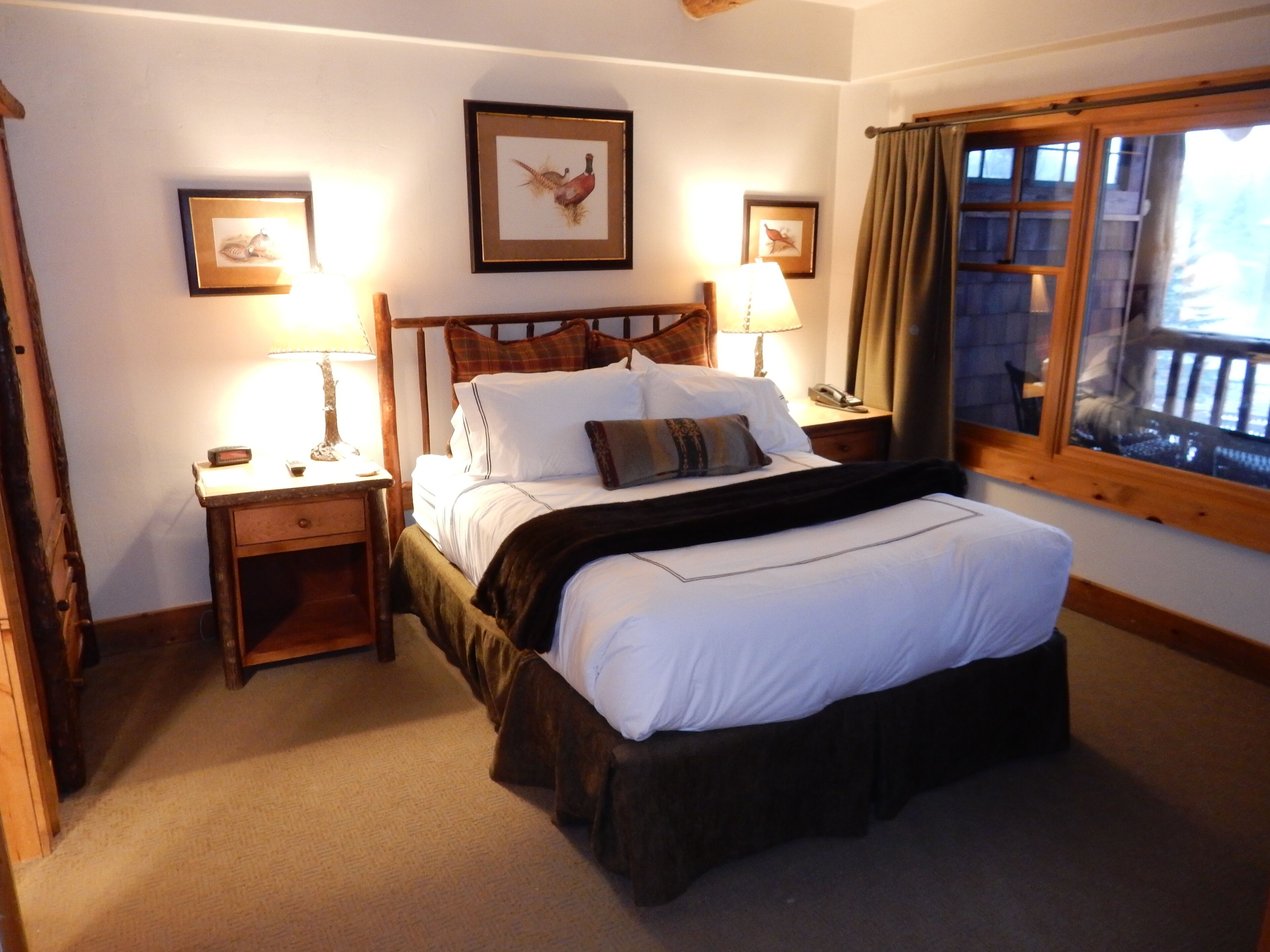 2 habitaciones, caja de seguridad en la habitación y escritorio 