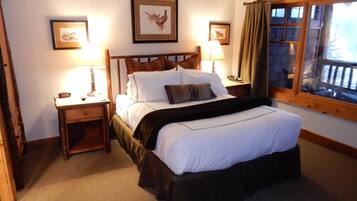 2 間睡房、房內夾萬、書桌、熨斗/熨衫板