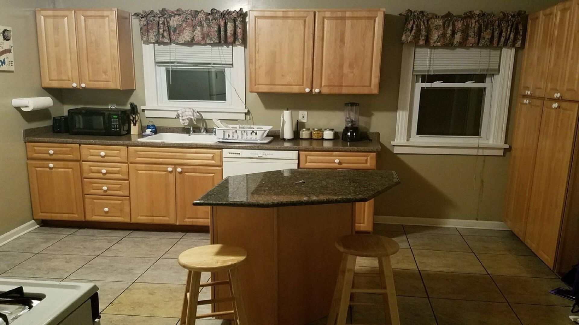 Gem Stone Villa 2--Less than 15 min to CWRU/Cleveland Clinic!