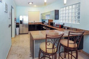 Fridge, microwave, dishwasher, coffee/tea maker