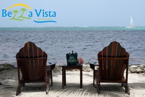På stranden