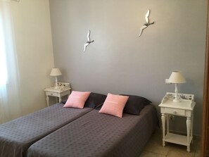 3 bedrooms, iron/ironing board, free WiFi