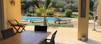 ESPACIOSA VILLA EN PAZ EN SILLANS-LA-CASCADE EN PROVENCE VERTE