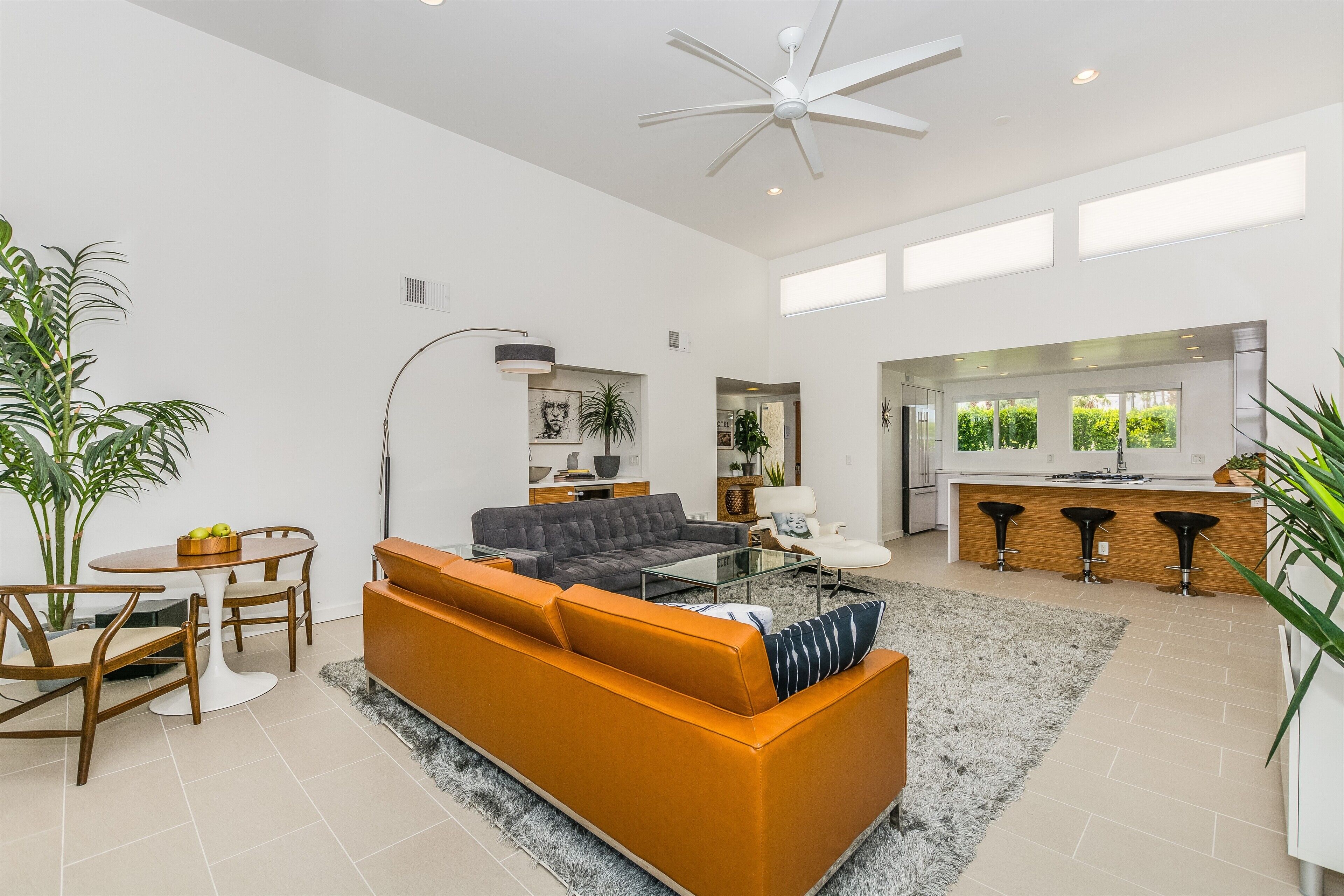 Modern Oasis. Close to downtown. Pool, Jacuzzi, BOCCE ball, Putting green & more