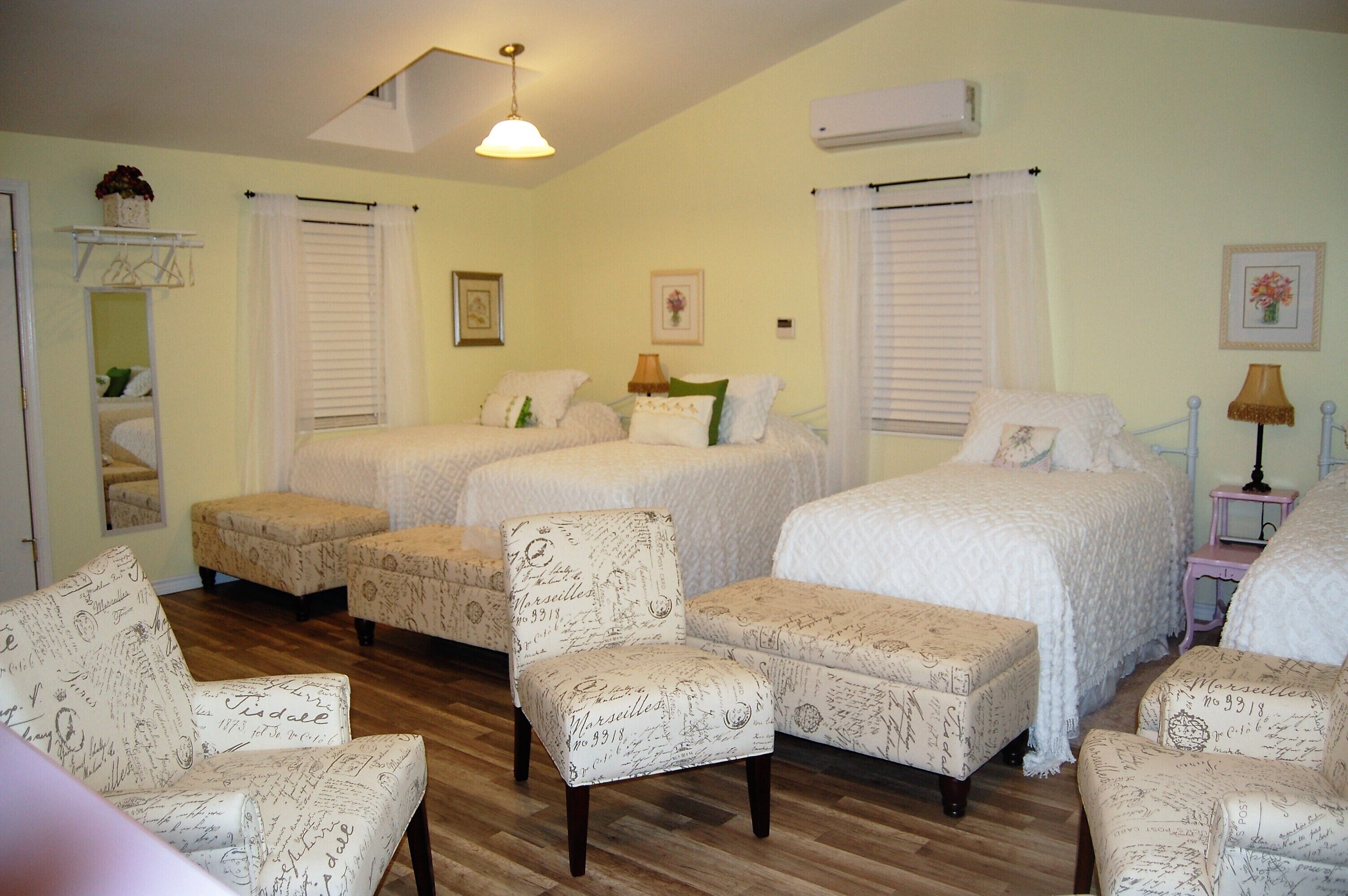 Circle P Cabins  - First Monday Trade Days - Now with 3 cabins on 3 acres