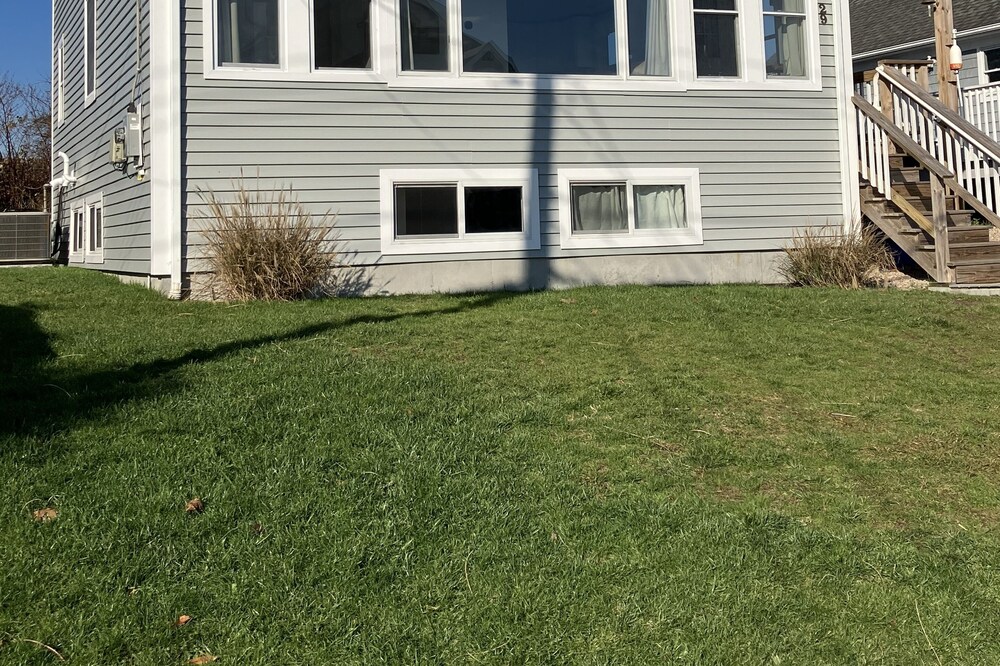 Ocean View~Walk to Scarborough Beach~4BR 3BA 3 level Affordable Private Home