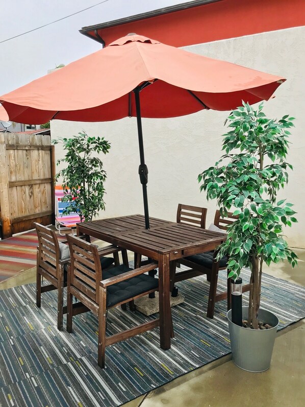 Outdoor dining