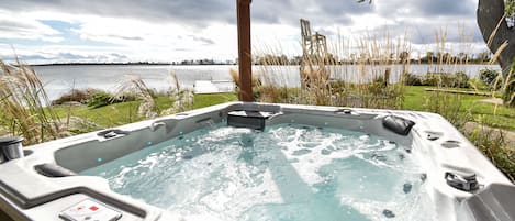 Baignoire à remous extérieure