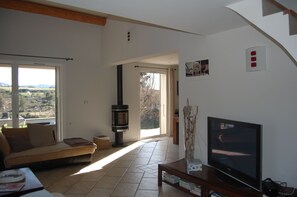 TV, table tennis - Villa in the countryside with swimming pool near Aix en Provence (Gardanne)