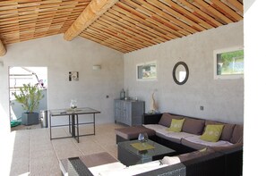 TV, table tennis - Villa in the countryside with swimming pool near Aix en Provence (Gardanne)