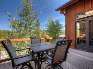 屋外ダイニングエリア