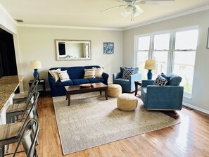 Smart TV, DVD player - Fun on Lake Hamilton's Main Channel (Hot Springs)