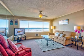 TV, fireplace, offices - Large Beachfront Suite - Sleeps 6 - Second Floor - Pool and Sauna! (Lincoln City)