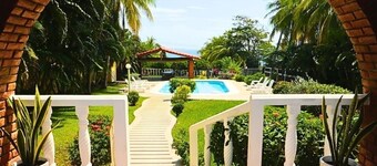 Ocean Front Beach Estate/ -Surfers Paradise- PRESIDENTIAL SUITE
