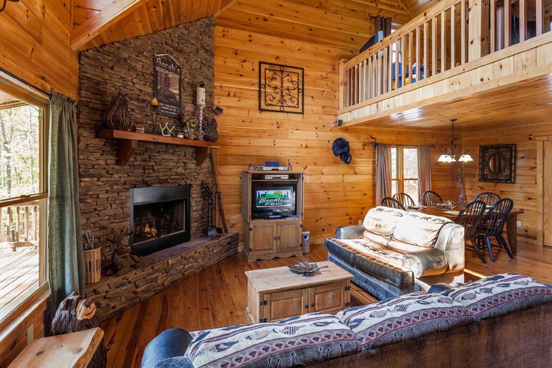 Sarah's Mountain Hideaway - Hot Tub, Fire Pit