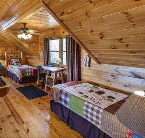 2 bedrooms, iron/ironing board, WiFi, bed sheets - Sarah's Mountain Hideaway - , Fire Pit -Minimum (Ellijay)