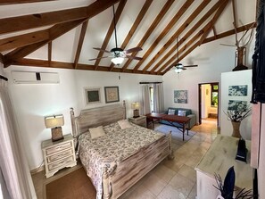 5 bedrooms, iron/ironing board, internet, bed sheets