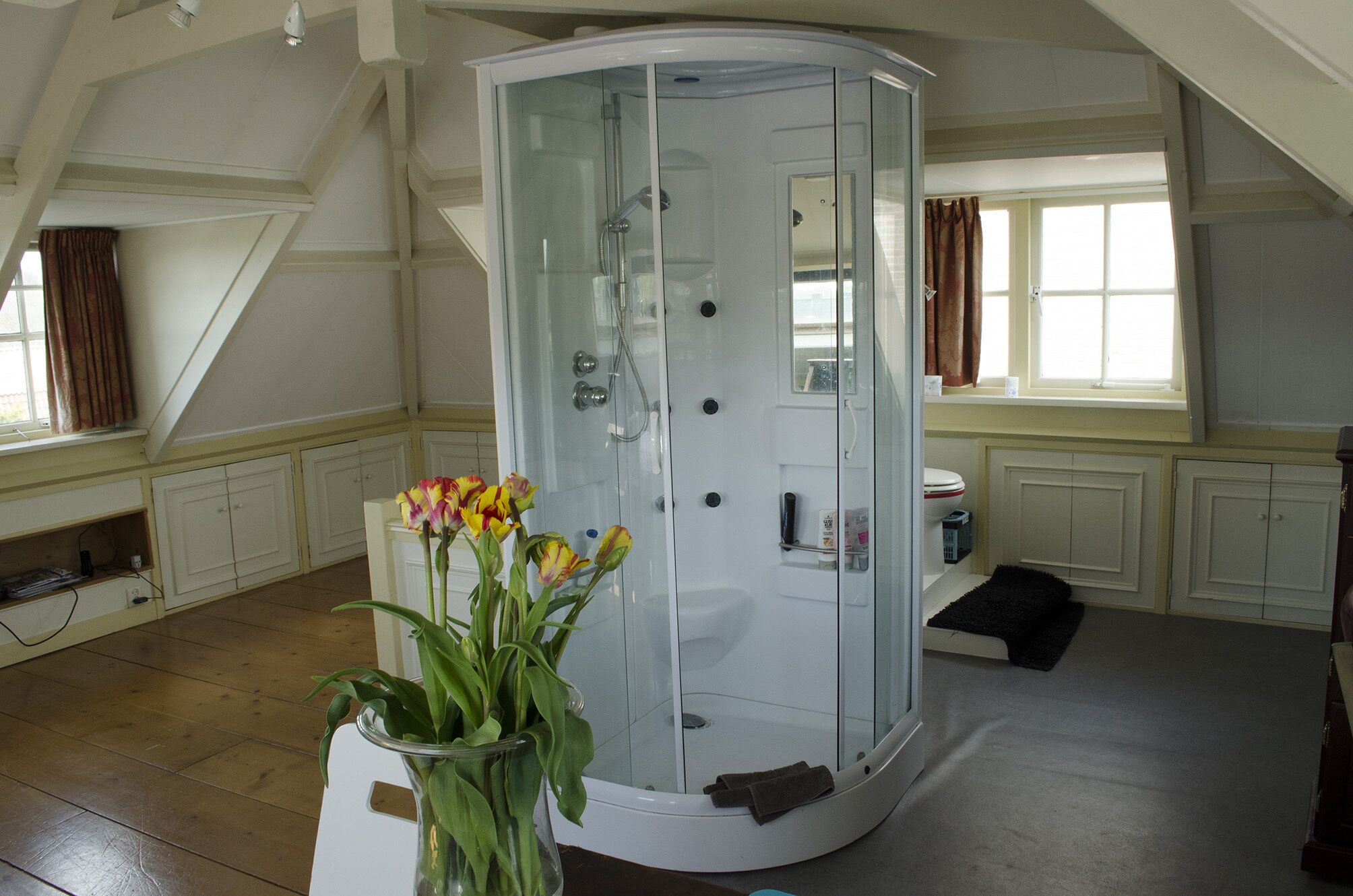 Art+bed and breakfast, short or long-term holidays