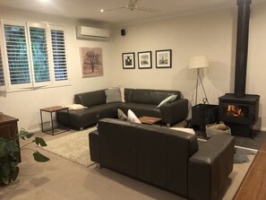Smart TV, fireplace, video games, DVD player - Boambee Retreat - 4 Bedroom Home with Pool near Beach sleeps 8 (Boambee)