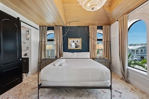 4 bedrooms, desk, iron/ironing board, travel crib