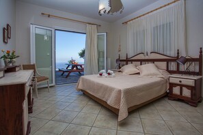 3 camere, una scrivania, ferro/asse da stiro, Wi-Fi