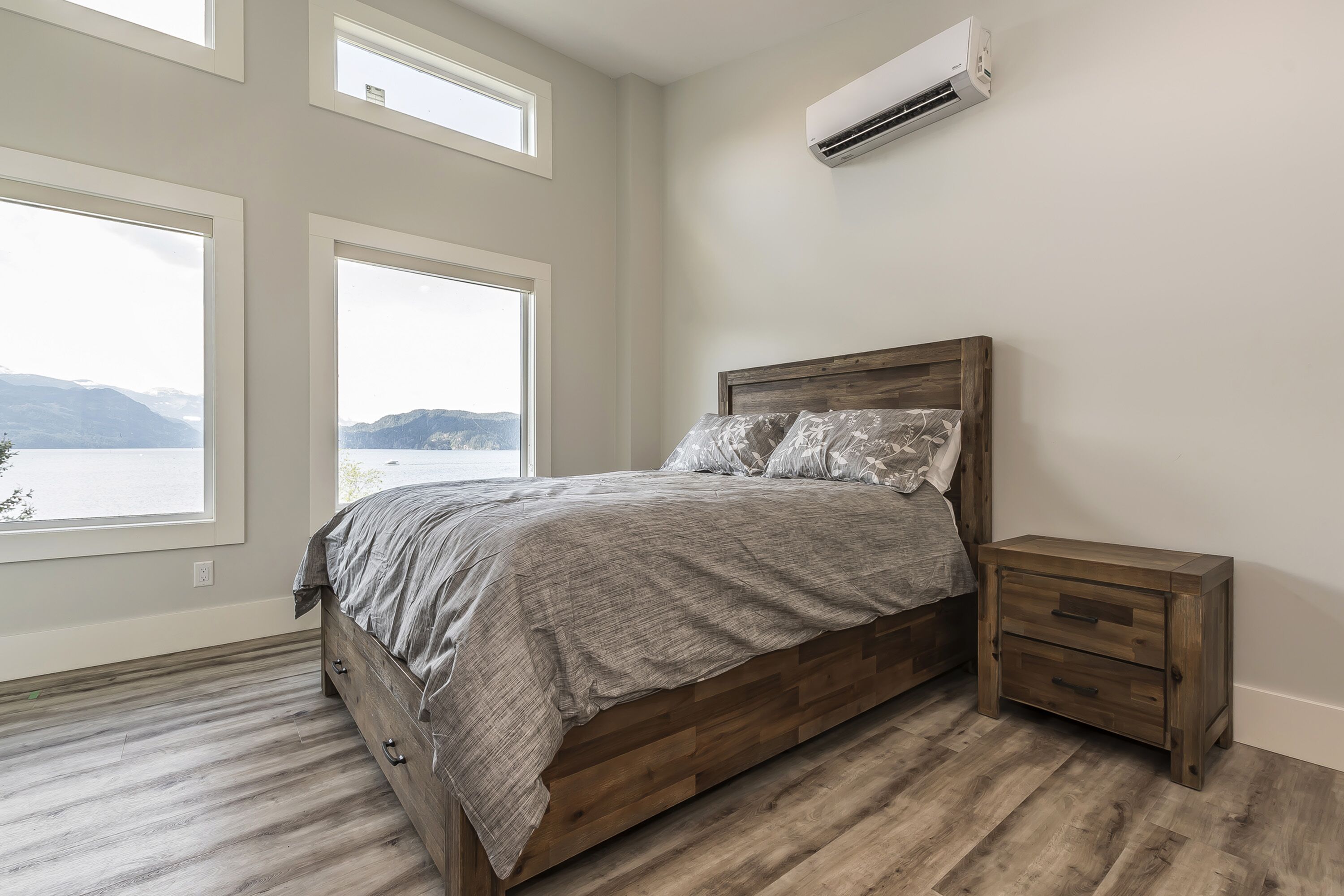 "The Lodge on Harrison Lake" Suite #2