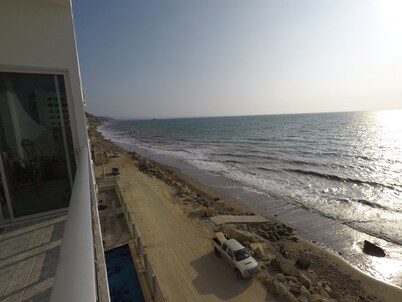 Oceanfront Condo, Gorgeous Sunsets