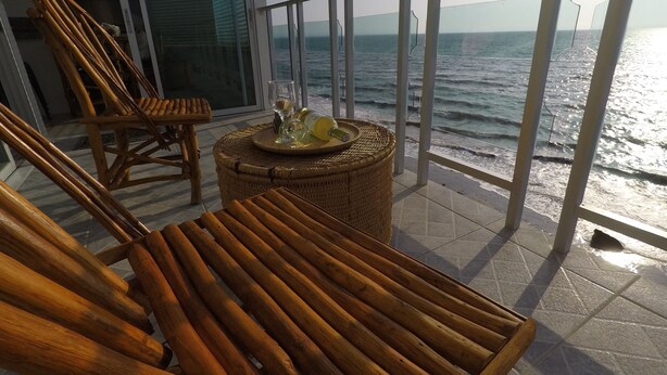 Property grounds - Oceanfront Condo, Gorgeous Sunsets (Crucita)