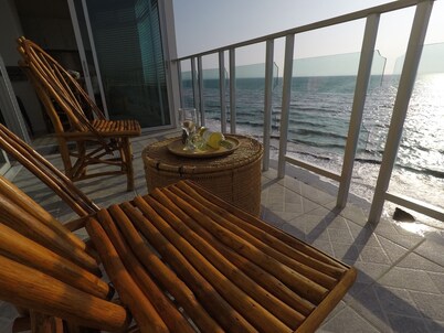 Oceanfront Condo, Gorgeous Sunsets