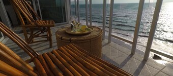 Oceanfront Condo, Gorgeous Sunsets
