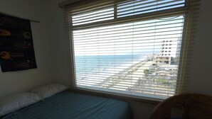 2 bedrooms, desk, iron/ironing board, WiFi - Oceanfront Condo, Gorgeous Sunsets (Crucita)