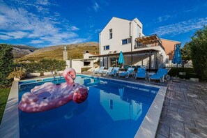 Outdoor pool, a heated pool - Beautiful holiday apartment with pool near Split (Podstrana)