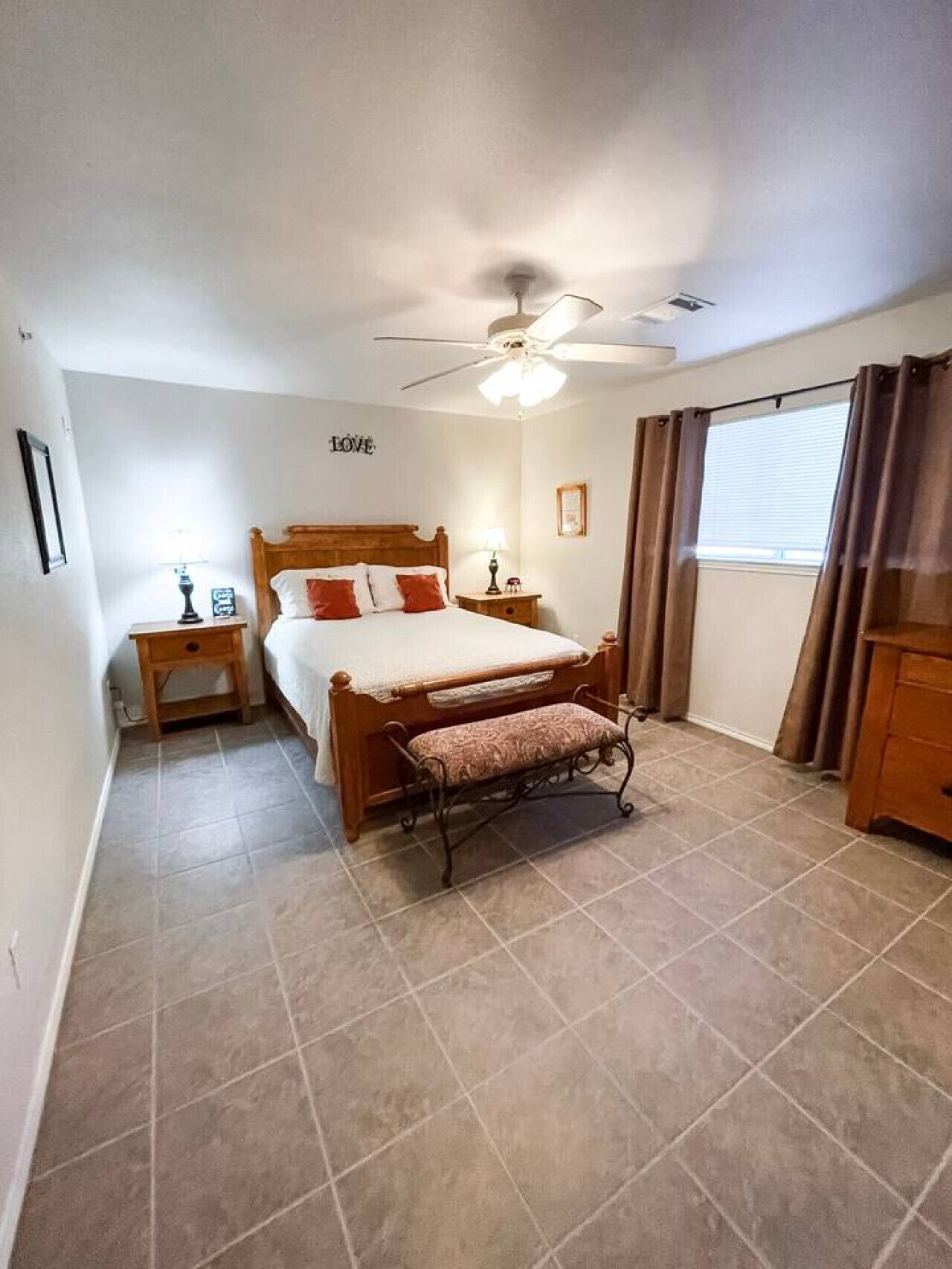 3 habitaciones, tabla de planchar con plancha y wifi gratis 
