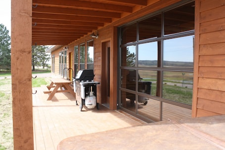 Outdoor dining. Overlooks Lewis & Clark Lake/Missouri River Basin-3 Hours Northwest of Omaha