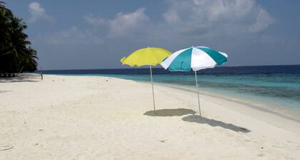 Dhonfulhafi Retreat est situé dans l'atoll de Baa Maalhos, aux Maldives, prÚs de la baie de Hanifaru.