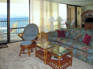 Smart TV, lettore DVD, libri, biblioteca musicale