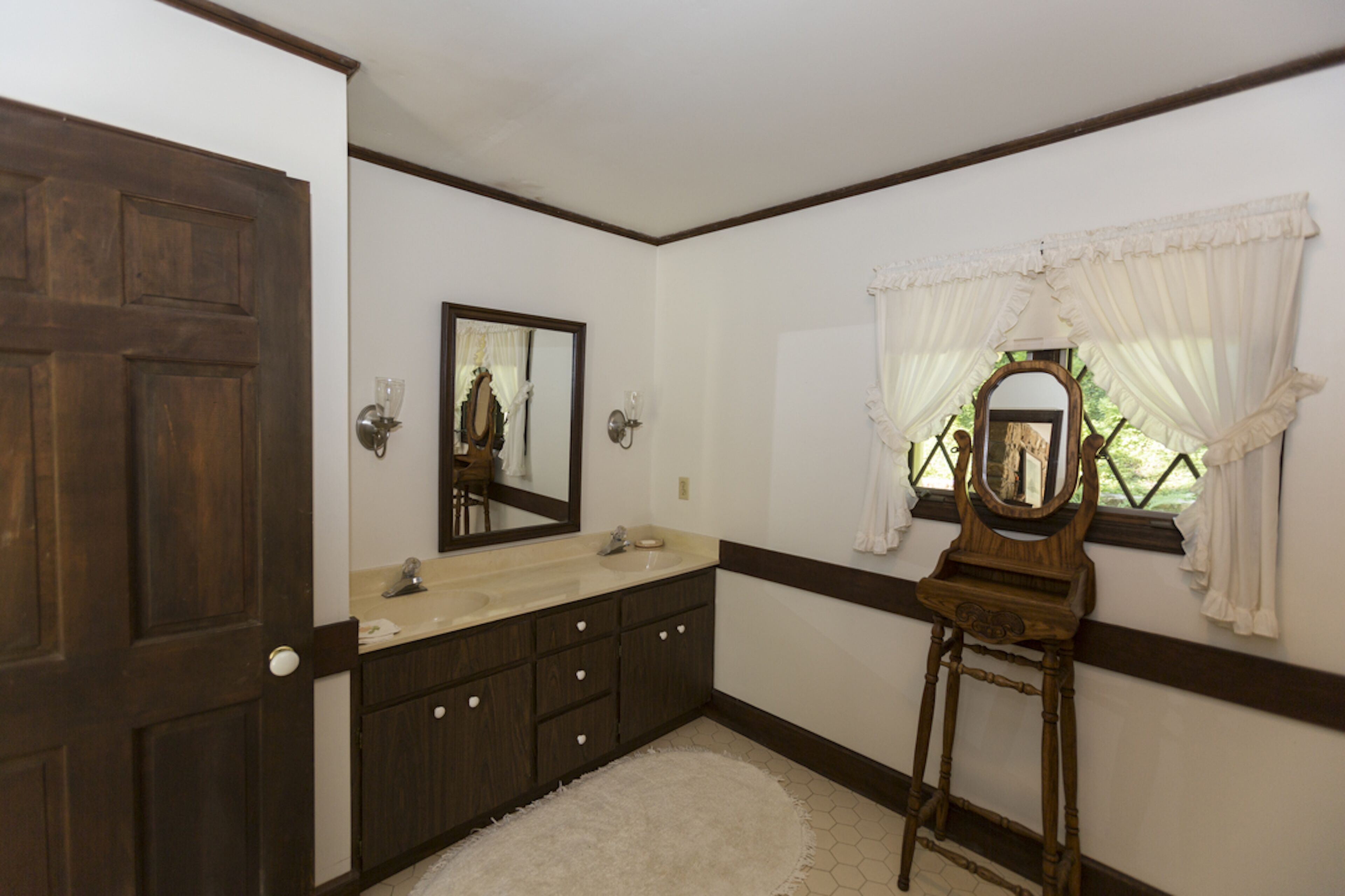 Relax on the 16th hole...