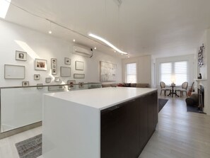 Lobby - One Bedroom Penthouse (Washington)