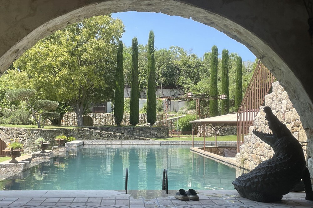a little Paradise for two : hidden guest house and pool in an amazing place