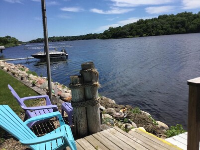 Minn Haven, lakeside retreat cabin, an hour or so from Cities. Relax... breathe.