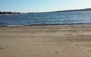En la playa y toallas de playa