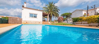 Club Villamar - Une villa de famille espagnole et agréable avec une grande piscine privée, qui se...